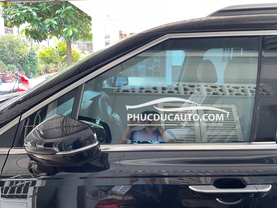 viền_chân_kính_kia_carens