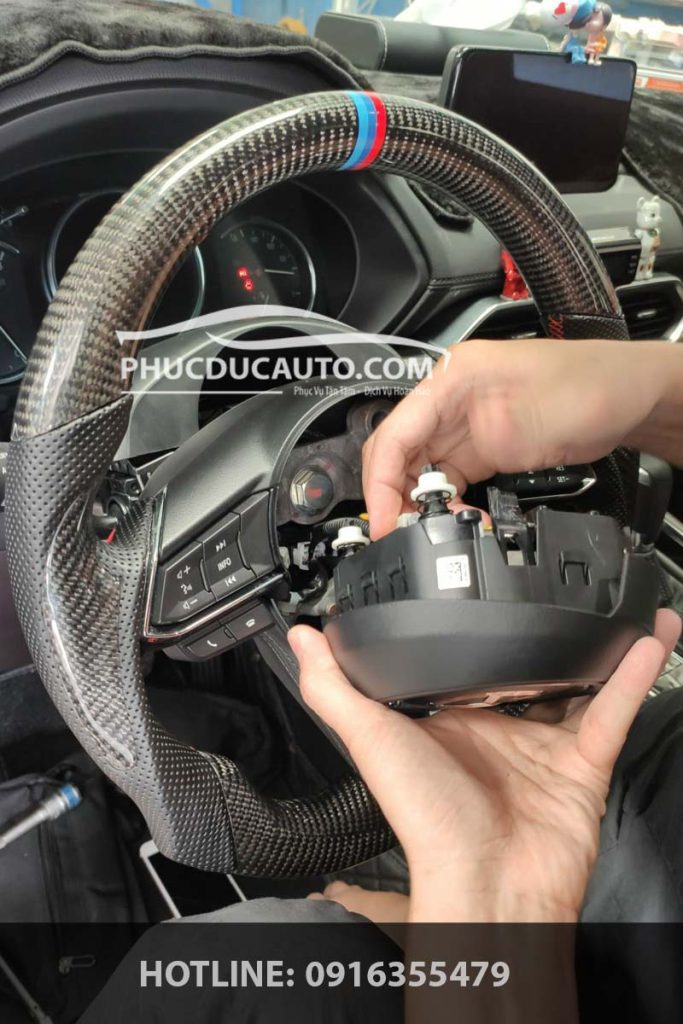 vô_lăng_carbon_mazda_cx8