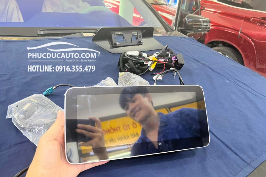 man_hinh_android_fly_mercedes