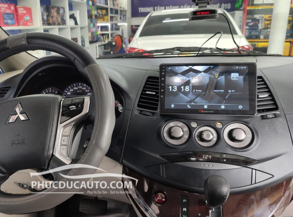 màn_hình_nakamichi_mitsubishi_grandis