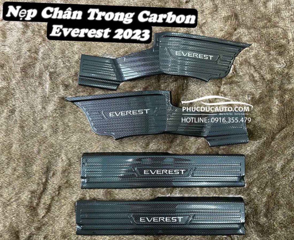 nẹp_chân_trong_carbon_ford_everest_2023