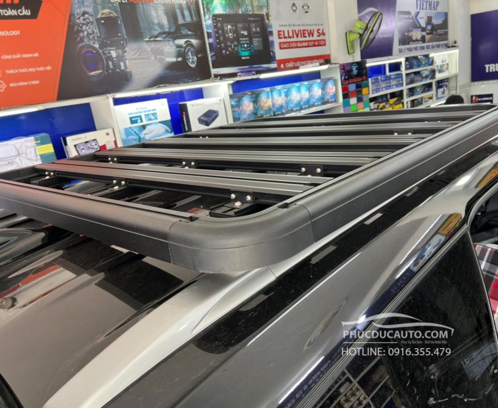 khung_để_đồ_trên_nóc_xe_pajero_sport_2023