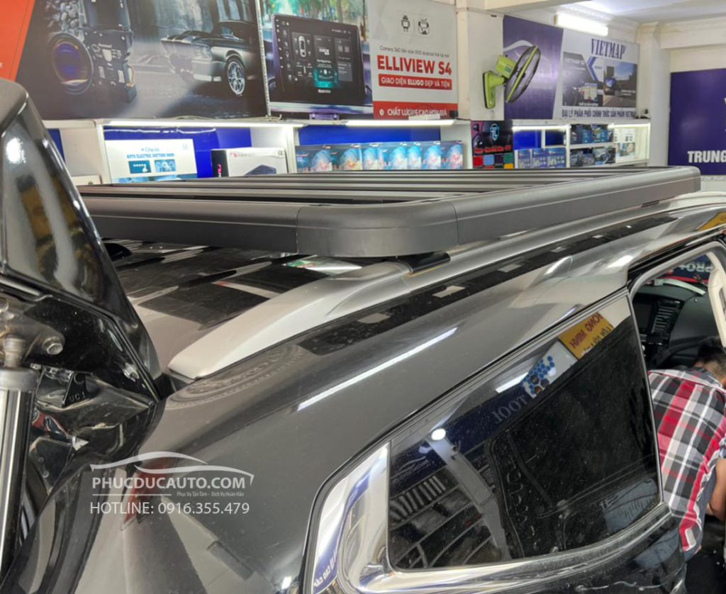 khung_để_đồ_trên_nóc_xe_pajero_sport_2023