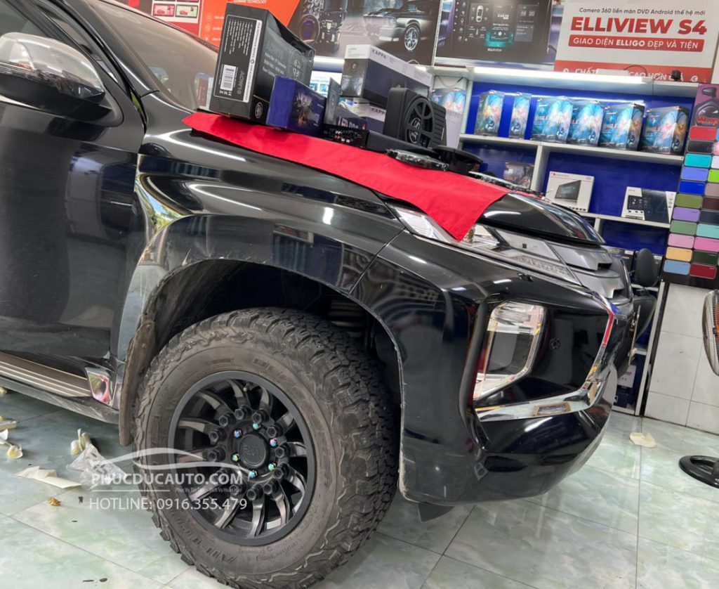 khung_để_đồ_trên_nóc_xe_pajero_sport_2023