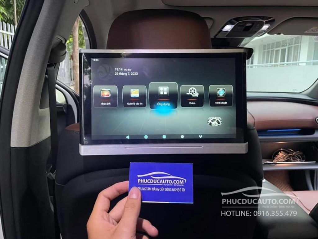 màn_hình_gối_đầu_cao_cấp_cho_xe_hơi