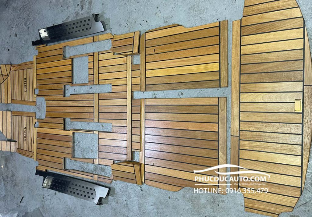 lót_sàn_gỗ_hyundai_custin_2023