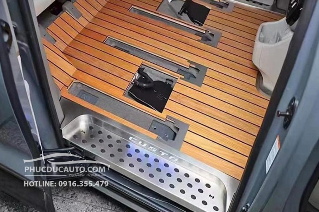 độ_sàn_gỗ_hyundai_custin_2023