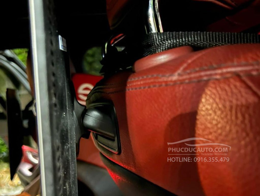 màn_hình_gối_đầu_12_inch_mercedes