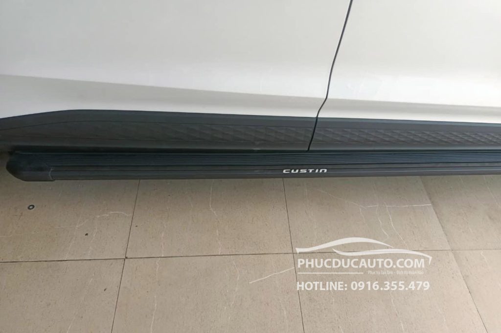 bệ_bước_chân_lên_xuống_hyundai_custin_2023