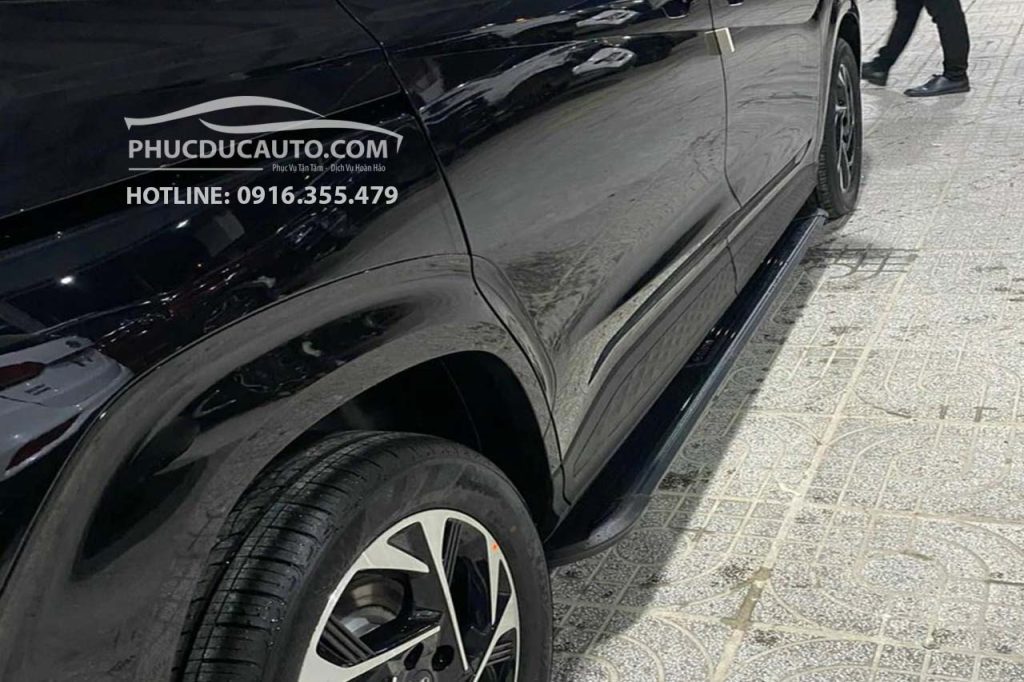bệ_bước_chân_lên_xuống_hyundai_custin_2023