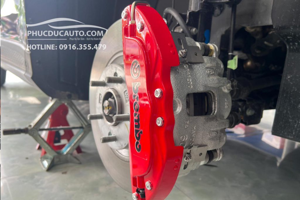custin_lắp_ốp_phanh_brembo