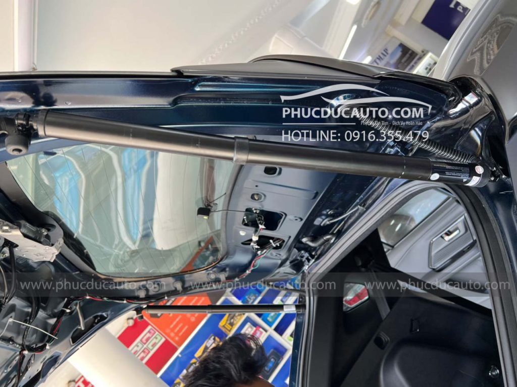 toyota-yaris-cross-độ-cốp-điện-tự-động