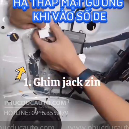 hạ-thấp-mặt-gương-khi-lùi-xe