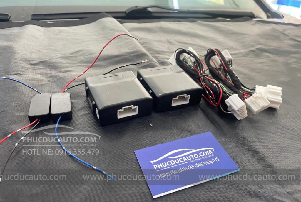 hạ-thấp-mặt-gương-khi-lùi-xe