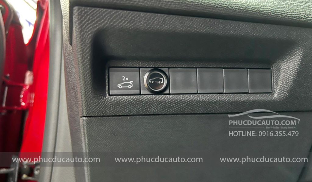 công_tắc_tắt_đuôi_gió_ốp_liền_cốp