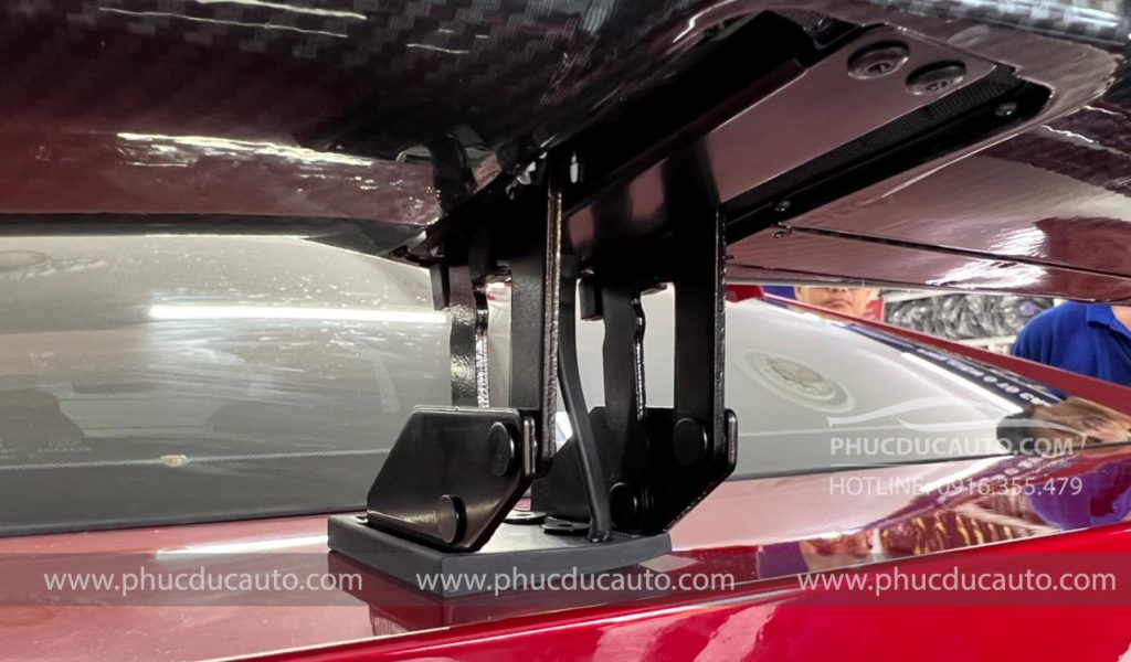 độ_đuôi_gió_có_đèn_thể_thao_peugeot_408