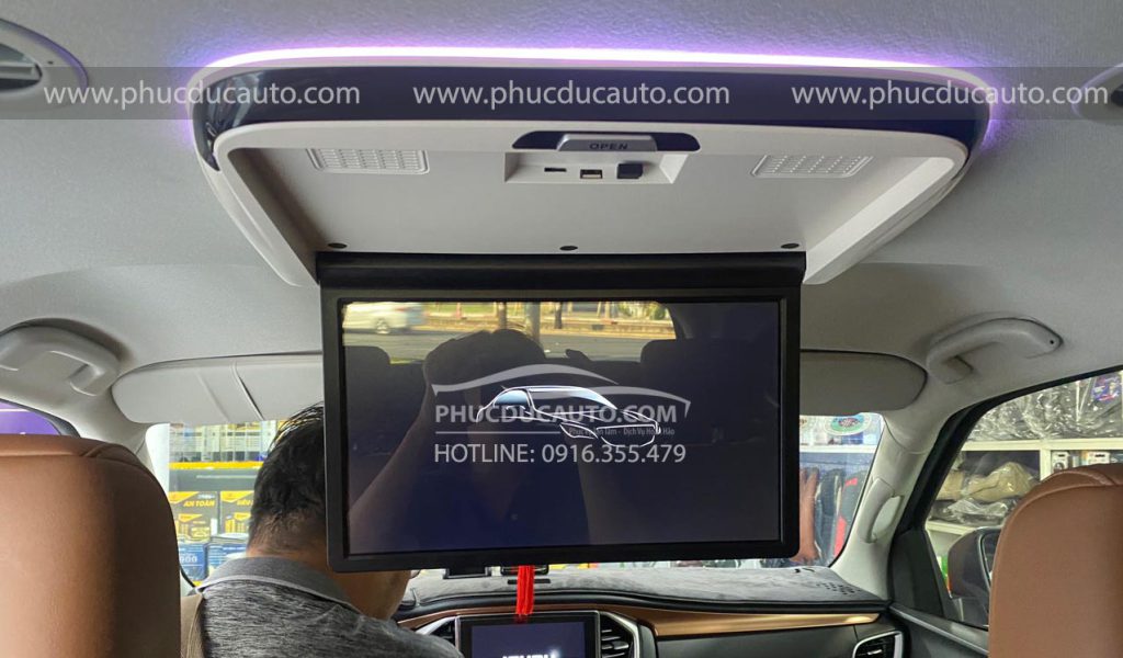 màn_hình_ốp_trần_android_cho_xe_hơi