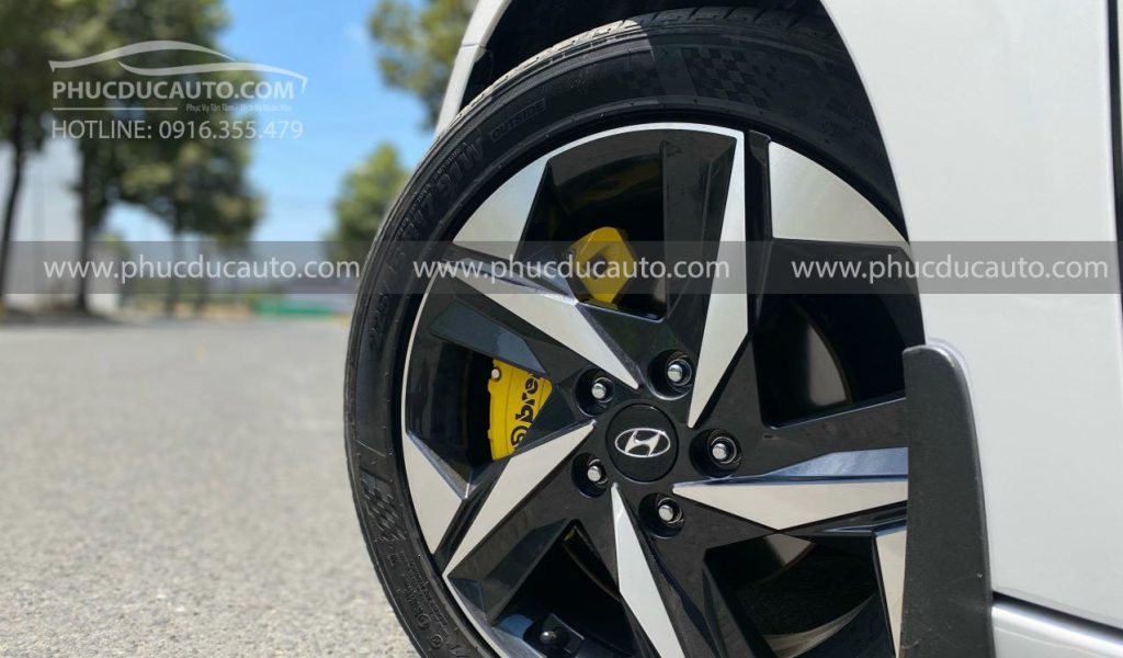 op_phanh_brembo_hyundai_accent_2024