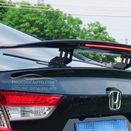 đuôi_gió_thể_thao_carbon_xe_hơi