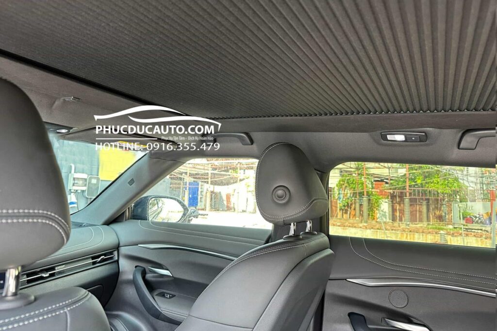 vf7_gắn_rèm_điện_chống_nóng_100%