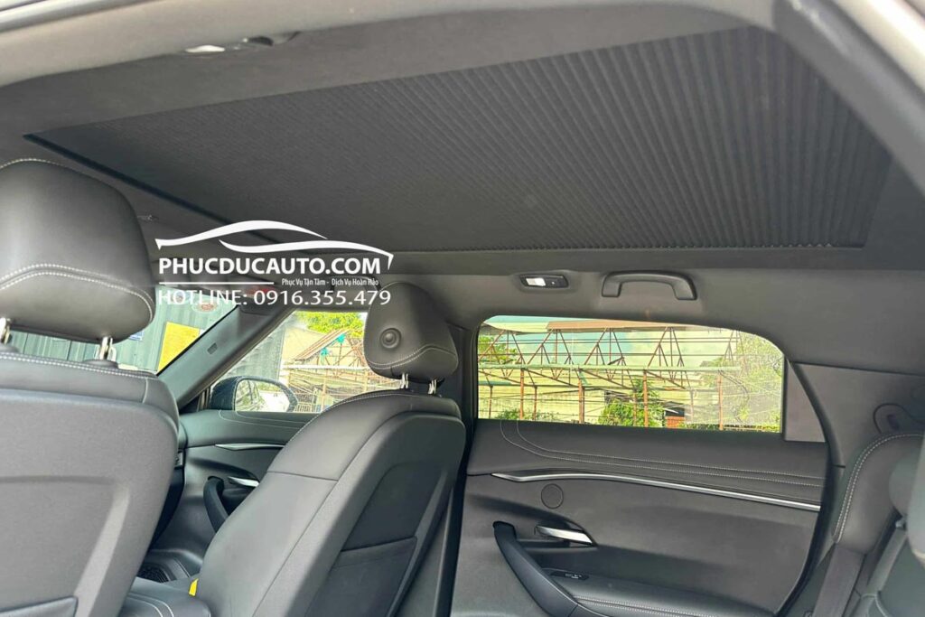 vf7_gắn_rèm_điện_chống_nóng_100%