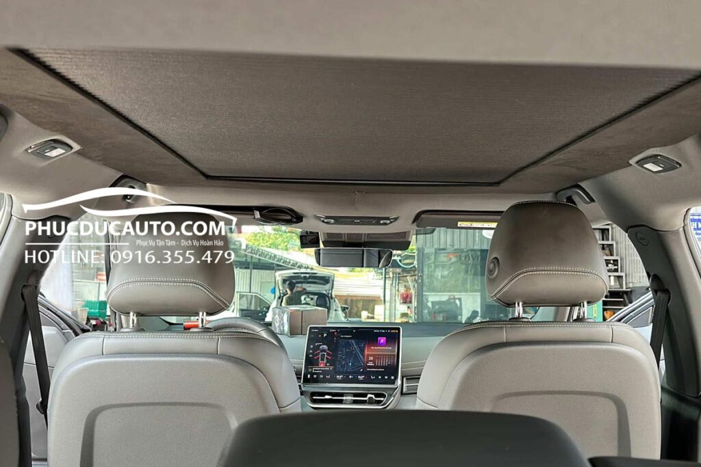 vf7_gắn_rèm_điện_chống_nóng_100%