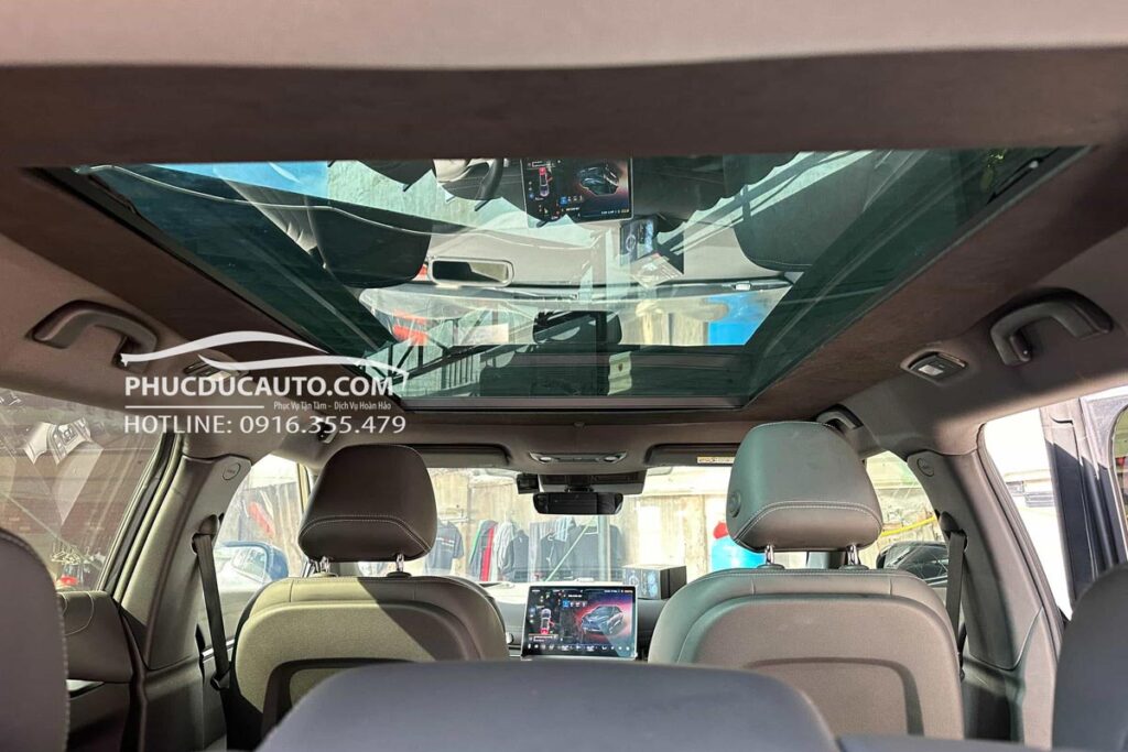 vf7_gắn_rèm_điện_chống_nóng_100%