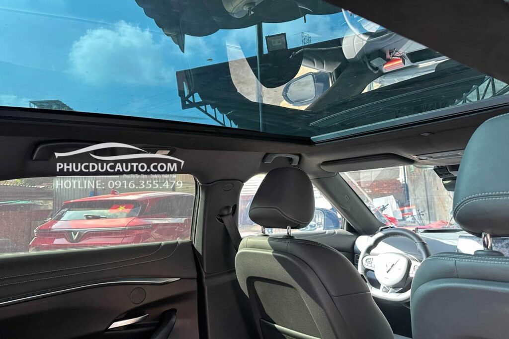 vf7_gắn_rèm_điện_chống_nóng_100%