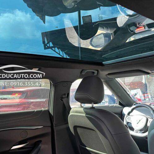 vf7_gắn_rèm_điện_chống_nóng_100%