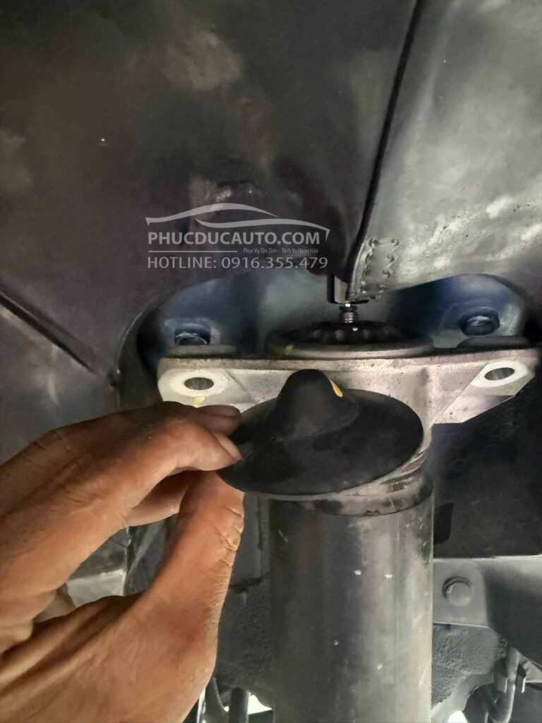 độ_phuộc_xe_hyundai_santafe_zin_cao_cấp